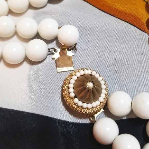 SCHIAPARELLI  Vintage White Lucite Necklace - Picture 7 of 8